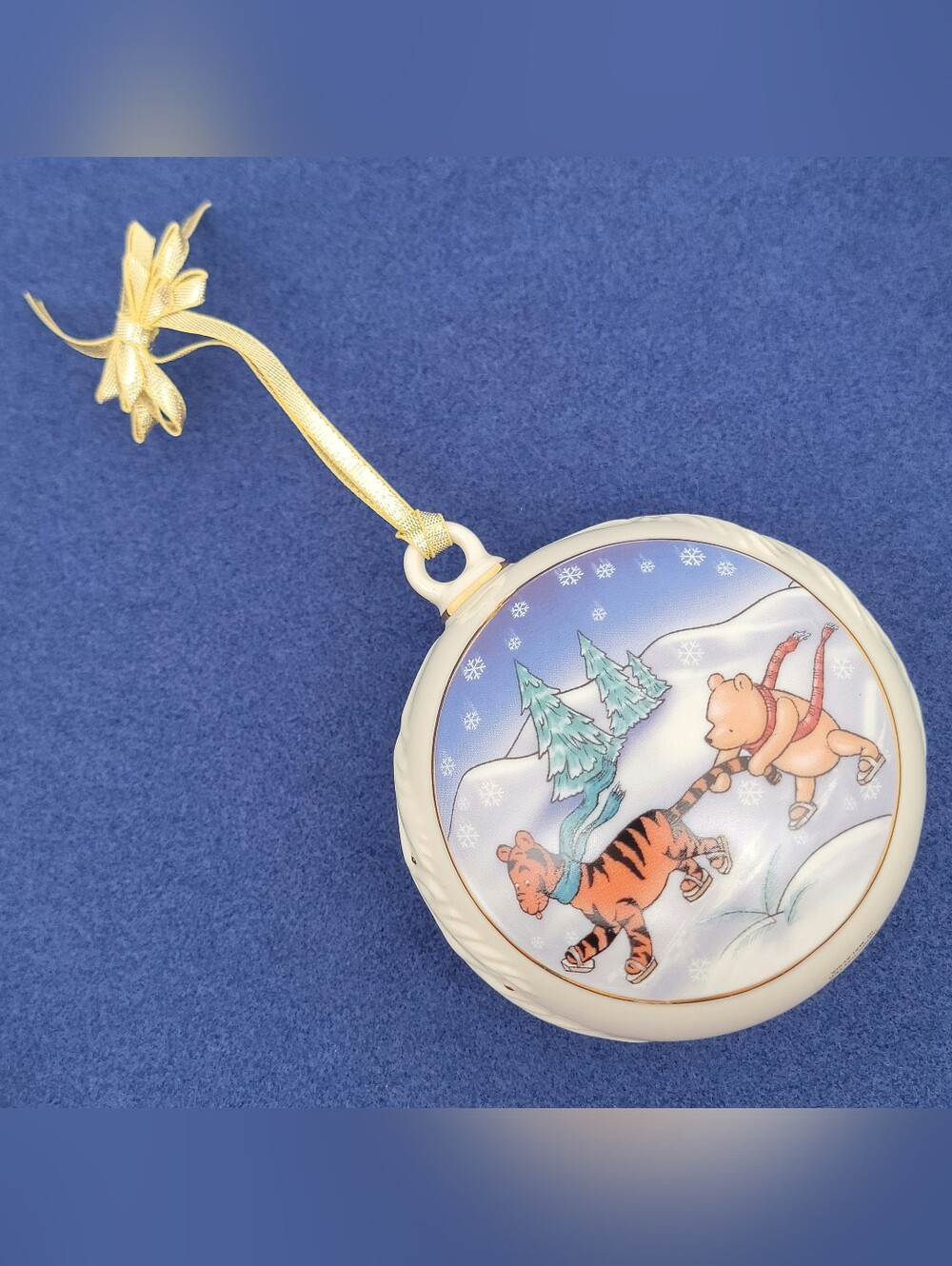 Disney Lenox Winnie The Pooh & Tigger A Wintry Adventure Christmas Tree Ornament